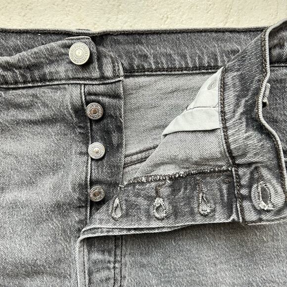 Levis Premium 501 Shorts Womens 34 High Rise Cut-Off Button Fly Beach Denim - Picture 2 of 9